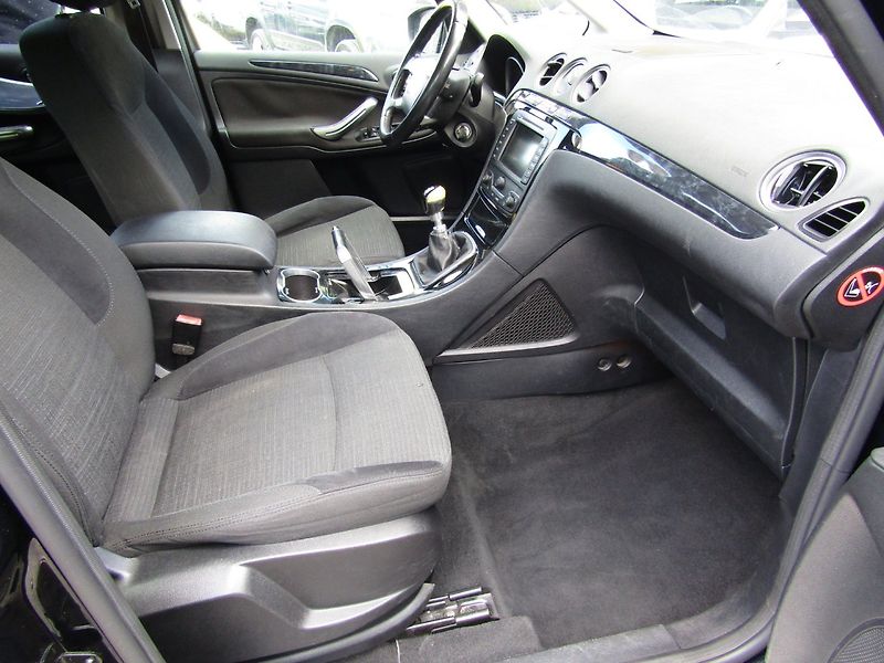 Ford Galaxy (2011) 2.0 TDCi 103kW 7MÍST - fotka 27 z 38