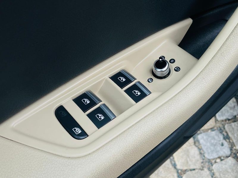 Audi A4 Avant 2.0TD AUT VÝHŘEV SENZORY - fotka 30 z 48