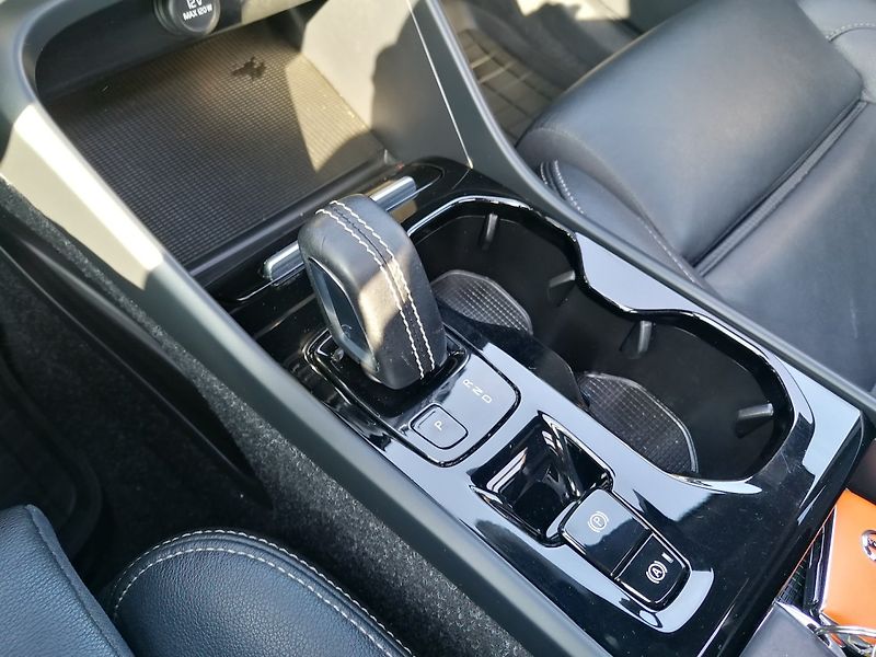 Volvo XC40 (2020) 1.5 T5 PHEV R-DESIGN 192kW - fotka 12 z 41