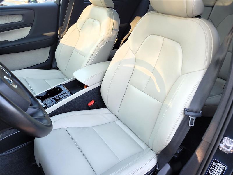 Volvo XC40 zálohováno - fotka 8 z 49