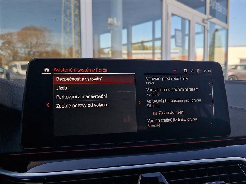BMW Řada 5 3,0 530d TOURING KOMPLETVÝBAVA - fotka 31 z 39