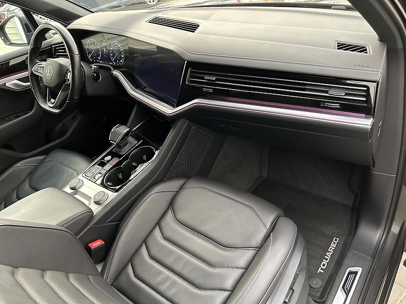 Volkswagen Touareg 3.0 TSI 4x4 R-Line - fotka 28 z 34