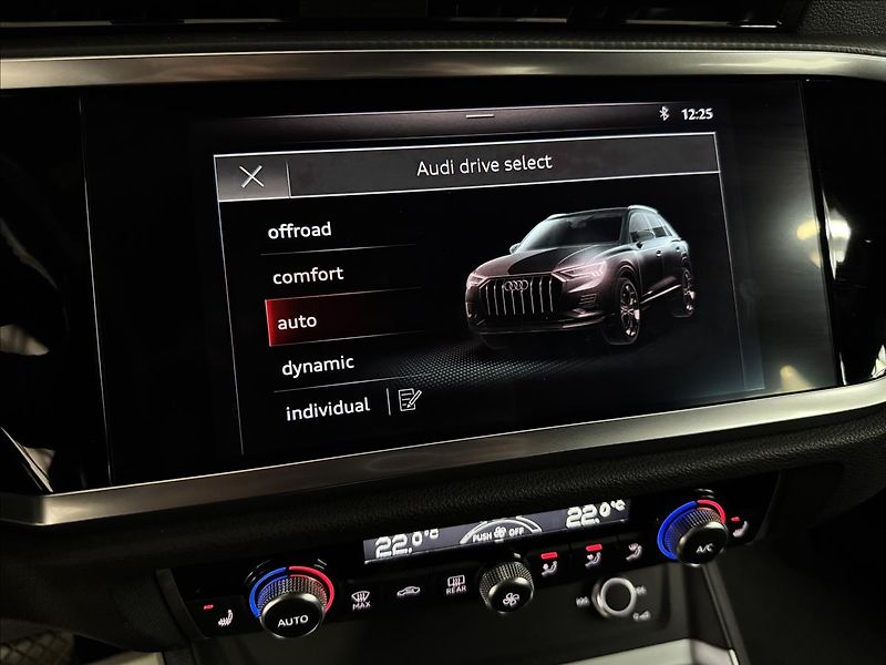 Audi Q3 45TFSI Quattro Pano - fotka 26 z 41