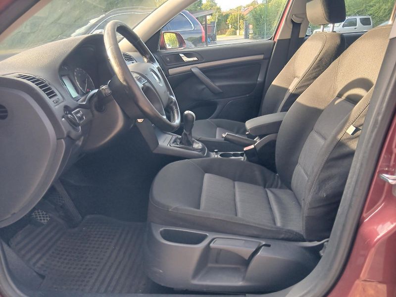 Škoda Octavia 2.0 TDi 4x4 - fotka 11 z 36