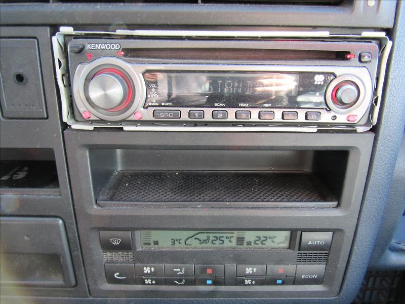 Volkswagen Caravelle 2,5 TDI 75kW - fotka 18 z 28