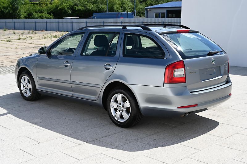 Škoda Octavia 2.0TDI 103KW 9/2012 Rezervace - fotka 7 z 43