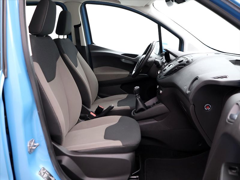 Ford Tourneo Courier 1,0 EB 74kW CZ  Titanium 1.Maj - fotka 11 z 28