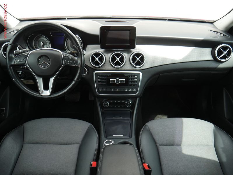 Mercedes-Benz GLA (2014) 2.0i 250  4Matic, ČR, AT - fotka 8 z 18