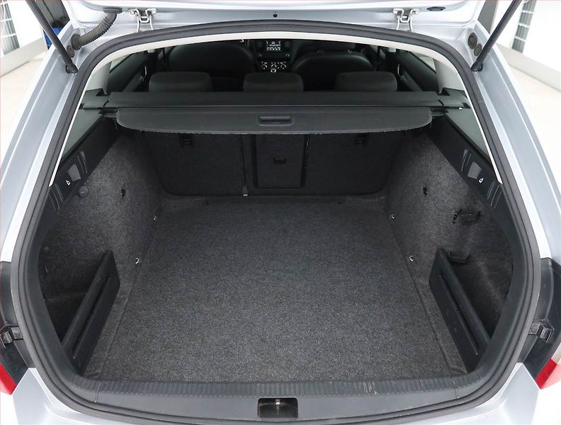 Škoda Octavia (2016) Elegance 2.0 TDI, Xenony - fotka 13 z 19