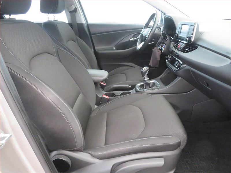Hyundai i30 (2018) 1.4 CVVT, Serv.kniha, Tempomat - fotka 9 z 17
