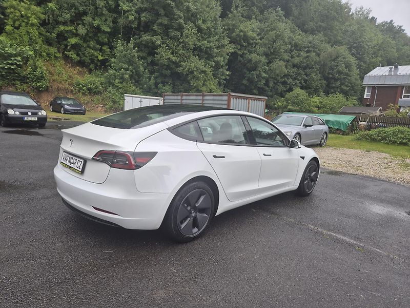 Tesla Model 3 STANDART RANGE 208kw SOH 93,6% - fotka 5 z 47