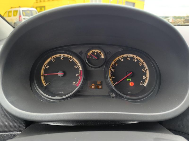Opel Corsa (2010) 1.2 SERVISKA.1MAJ - fotka 18 z 27