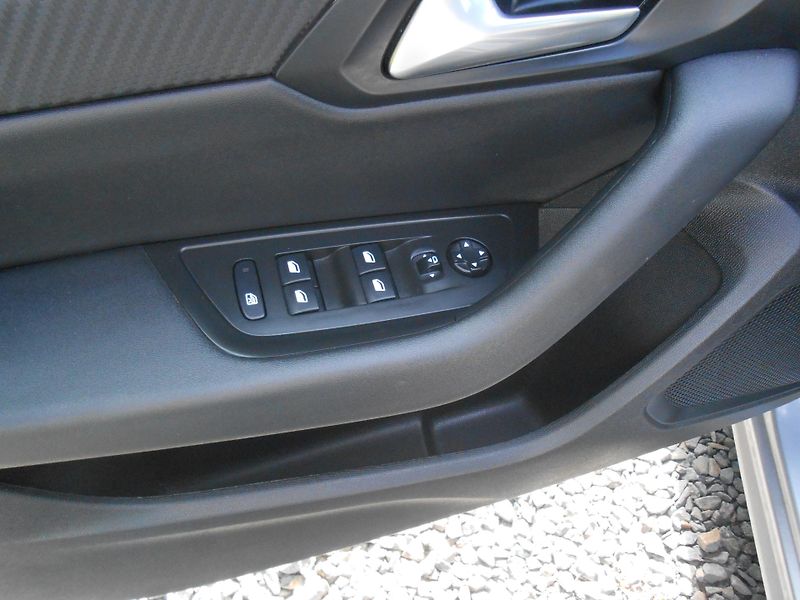 Peugeot 508 NAVI,KAMERA,AUTOMAT! - fotka 31 z 48