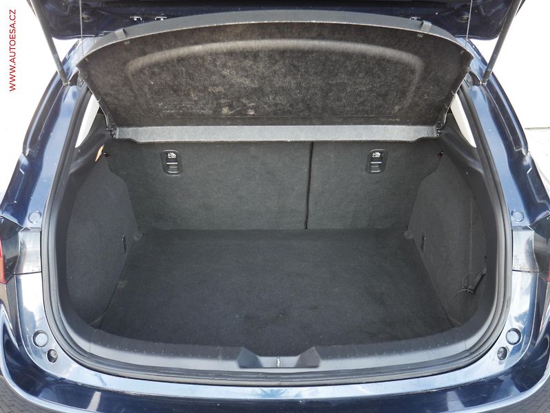 Mazda 3 (2014) 2.0 i, AC, navi, park.asist - fotka 7 z 17