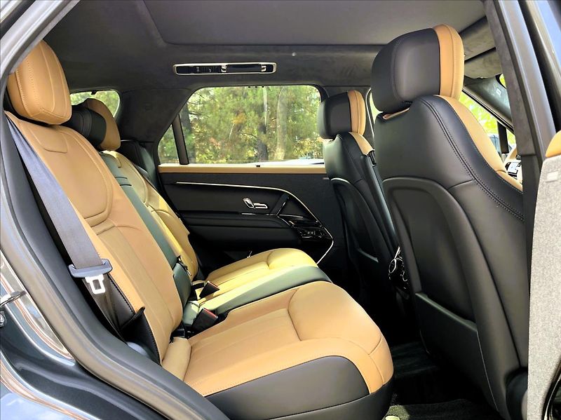 Land Rover Range Rover Sport (2026) 3,0 P460e DYNAMIC SE PHEV - fotka 36 z 39