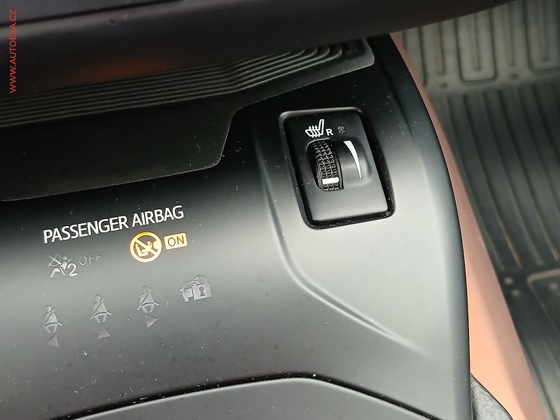 Toyota Avensis (2016) 2.0 D-4D, ČR, Trend - fotka 18 z 24