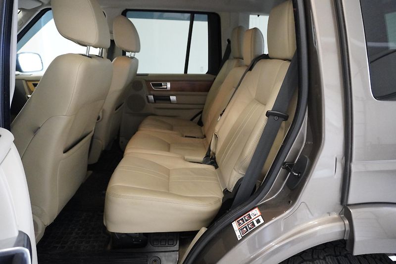 Land Rover Discovery DISCOVERY 4  3,0D SDV6 HSE 4WD - fotka 28 z 34
