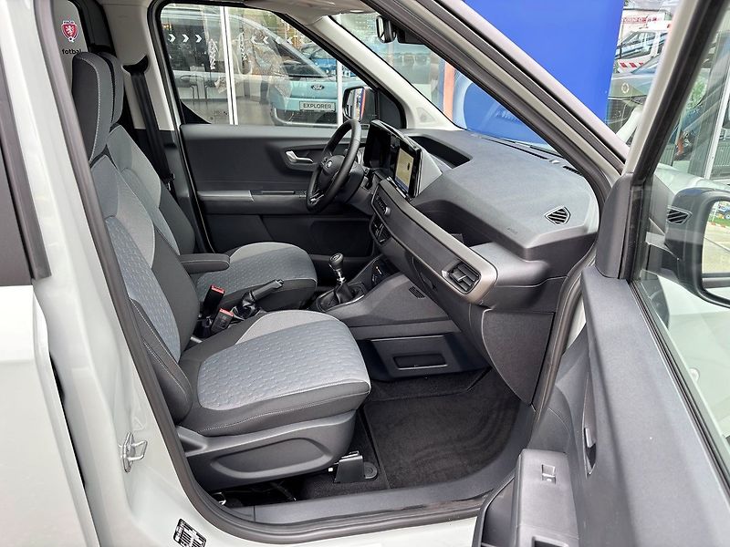Ford Tourneo Courier (2026) Titanium, Tourneo, 1.0 EcoBoos - fotka 21 z 31