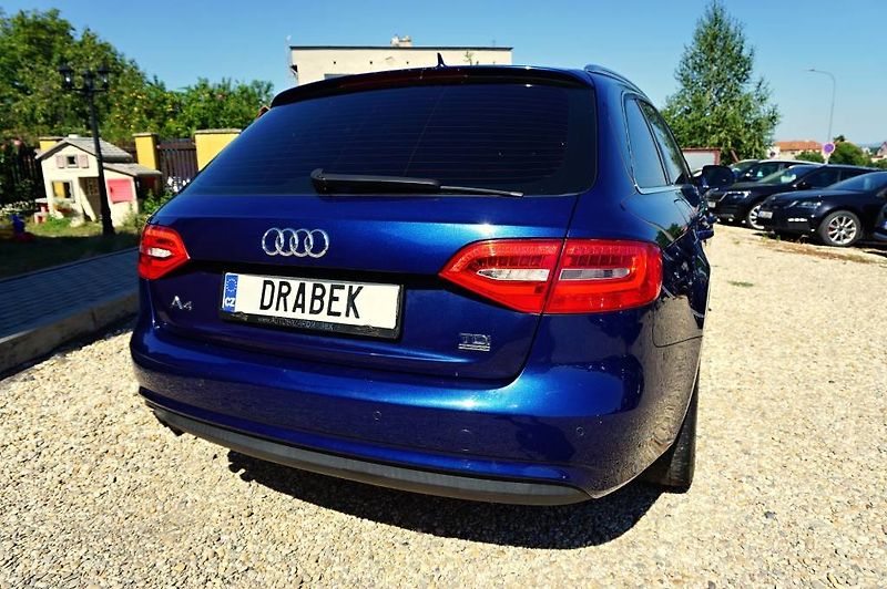 Audi A4 (2013) S-LINE 2,0 TDI 130 kW - fotka 6 z 63