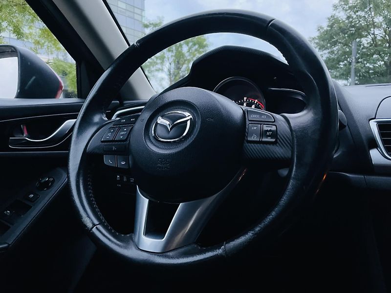 Mazda 3 2.0i MANUÁL SENZORY HEADUP LED - fotka 33 z 43