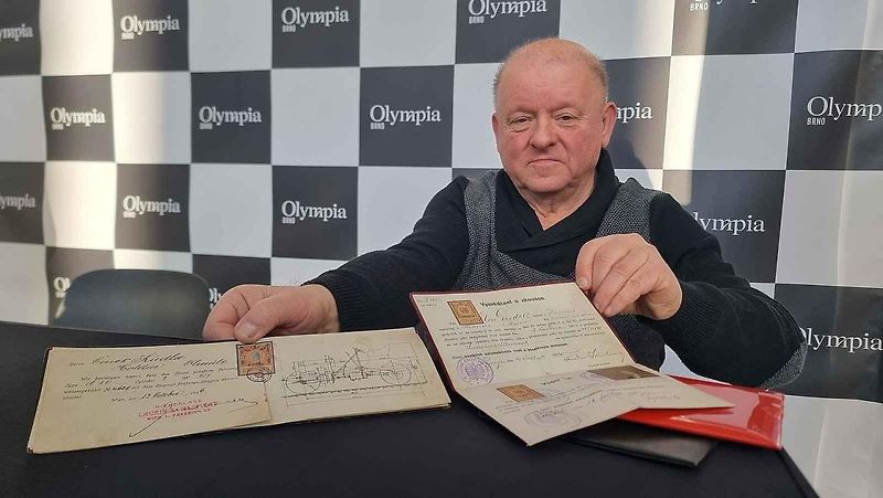 Desítkami historických aut značky Škoda se lze od čtvrtka kochat v obchodním centru Olympia v Brně. K vidění je třiadvacet aut, pět motocyklů a jízdní kolo.