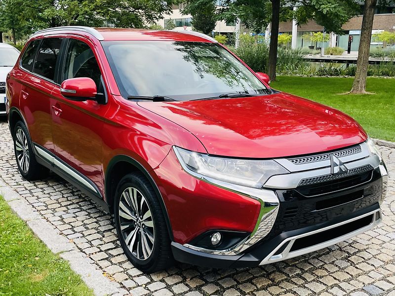 Mitsubishi Outlander 2.0i AUTOMAT 1.MAJITEL KAMERA  - fotka 9 z 43
