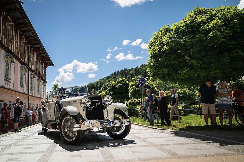 Automobilové skvosty byly k vidění v sobotu v lázeňském městě, kde se při závěru akce Concours d’Elegance Luhačovice 2026 představilo více než 50 historických automobilů z několika evropských zemí.