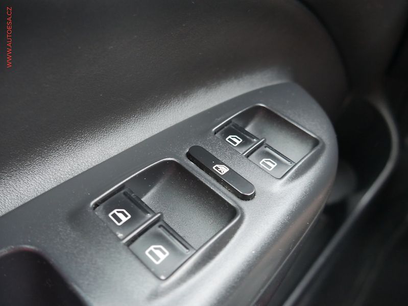 Škoda Octavia (2011) 2.0 TDi, RS, DSG, bixen - fotka 13 z 20