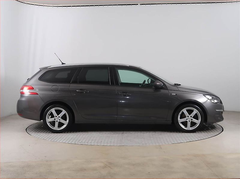 Peugeot 308 (2017) 1.2 PureTech, Navi, Tempomat - fotka 6 z 15