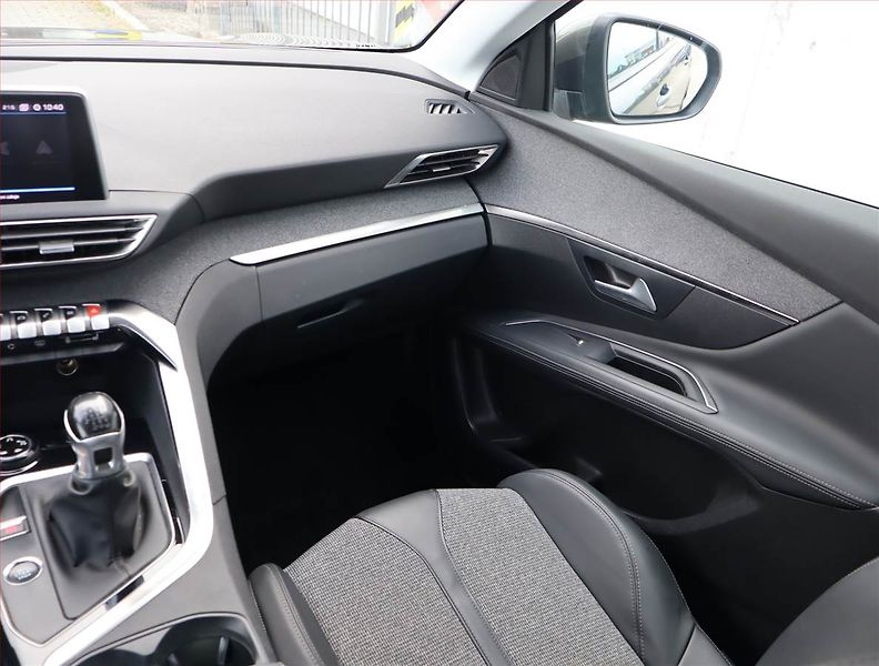 Peugeot 3008 (2019) Allure 1.2 PureTech - fotka 8 z 16