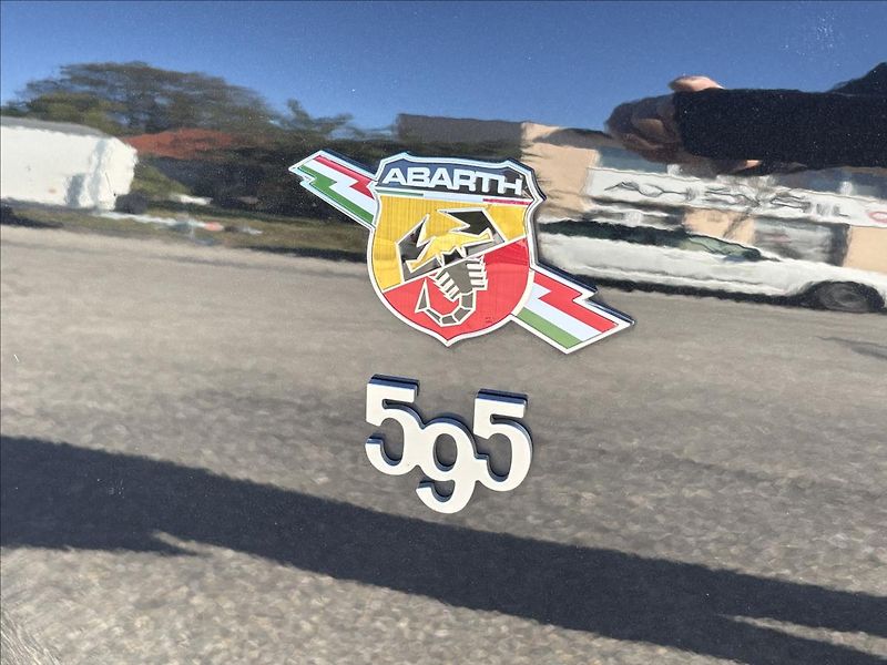 Abarth 595C 1,4 ESSEESSE 132 kW,Xenon,Navi - fotka 26 z 42