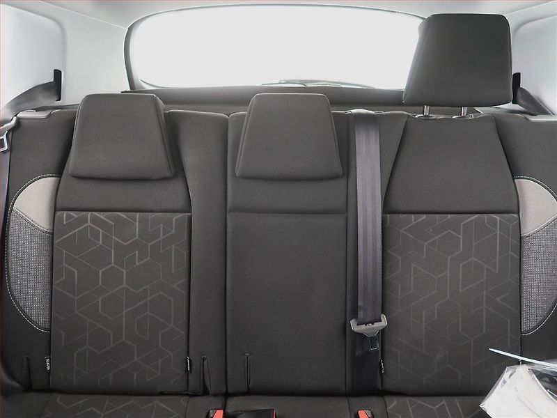 Peugeot 2008 (2018) 1.2 PureTech, ČR,1.maj - fotka 10 z 19