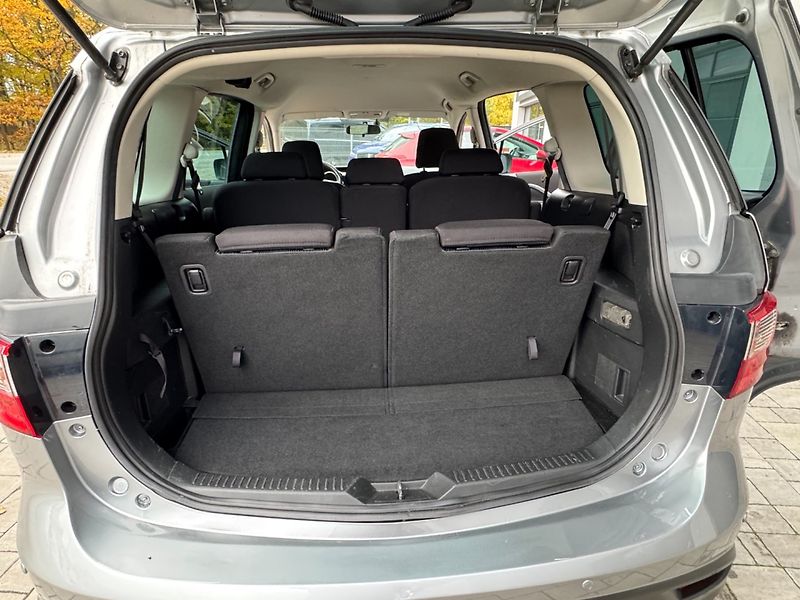Mazda 5 (2012) 1.6 MZR-CD, 7míst - fotka 30 z 36