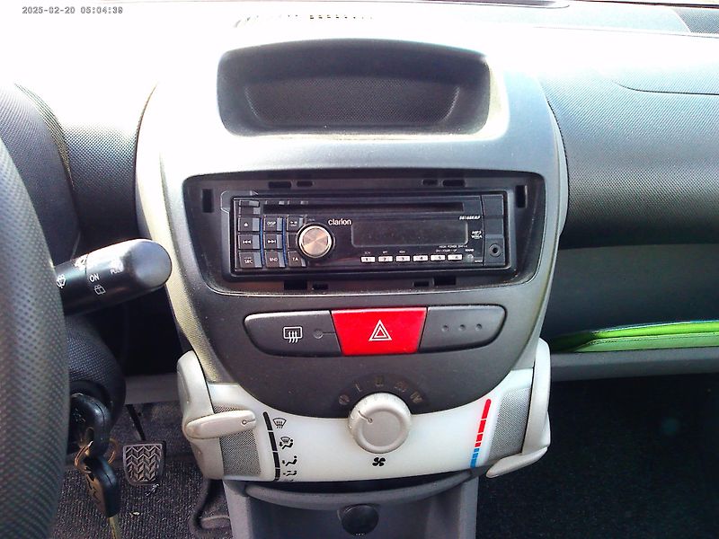 Peugeot 107 1.0i, 50 kW, nová STK - fotka 11 z 16