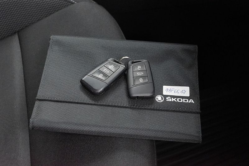 Škoda Karoq 1.5 TSI AMBITION*DPH*ČR 1.MAJ* - fotka 28 z 35
