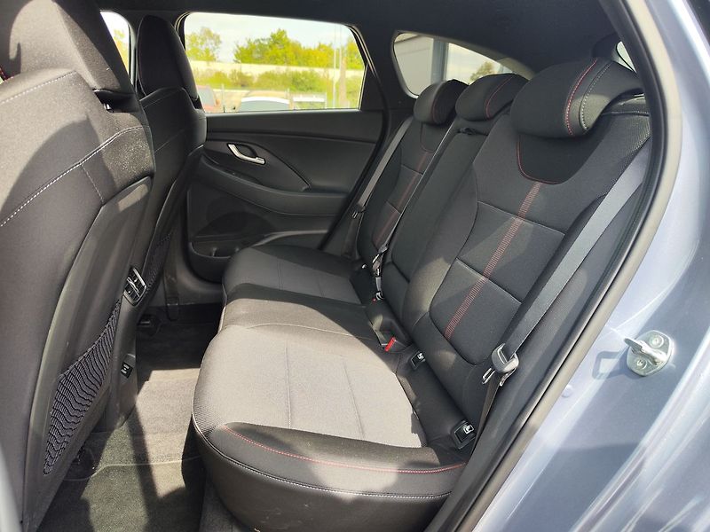 Hyundai i30 1.5 T-GDI/103kW N-Line DCT - fotka 13 z 32