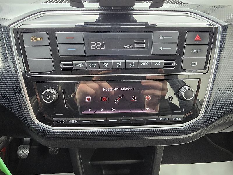 Volkswagen up! CNG KAMERA + DIGIKLIMA ČR - fotka 24 z 28