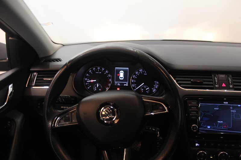Škoda Octavia (2015) 1.6 TDI Navi Tažné Elegance - fotka 29 z 31