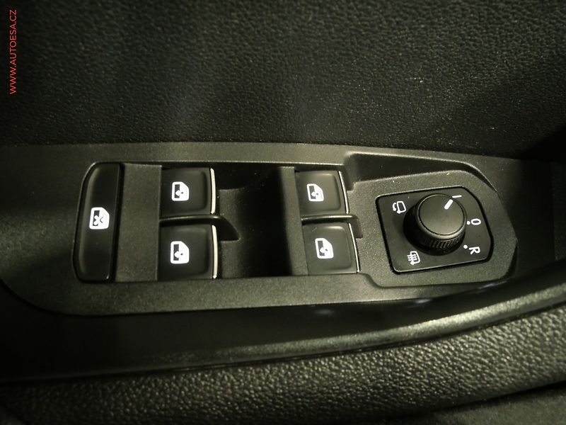 Škoda Karoq (2019) 1.5 TSi, Style, DSG, LED - fotka 14 z 24
