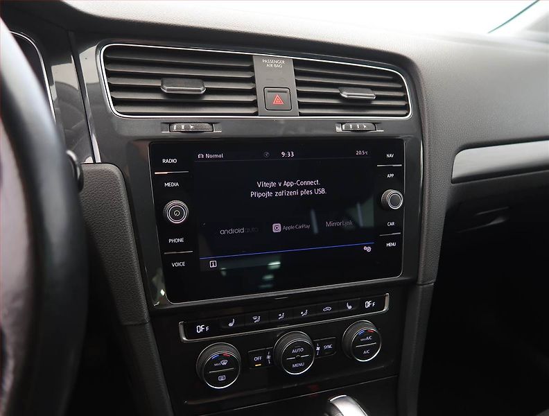 Volkswagen Golf (2020) 32 kWh - 37 Ah, SoH 90% - fotka 17 z 26