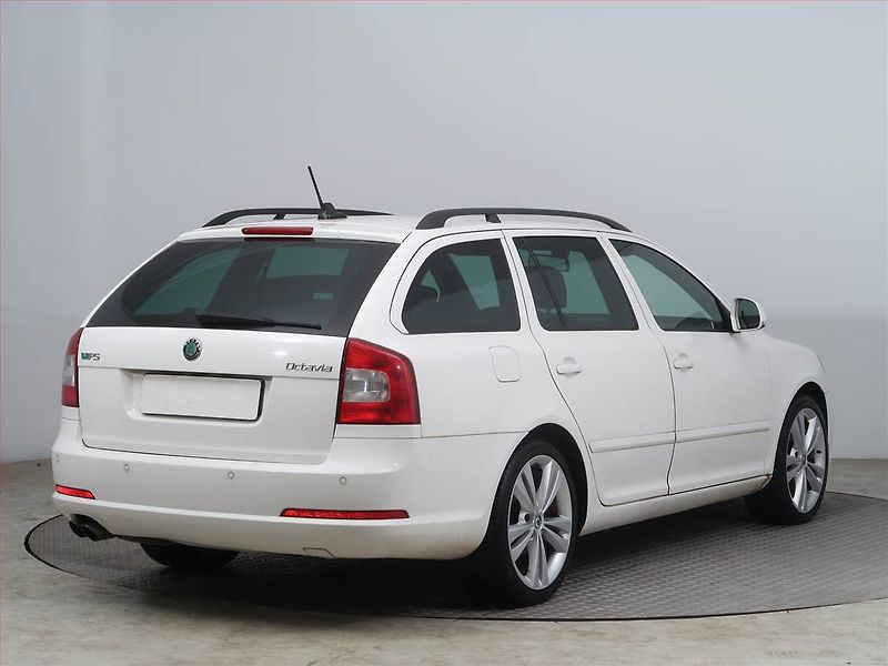 Škoda Octavia (2011) RS 2.0 TDI, Navi, Xenony - fotka 5 z 13
