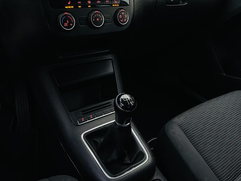 Volkswagen Tiguan 1.4TSI MANUÁL VÝHŘEV SERVISKA - fotka 32 z 39