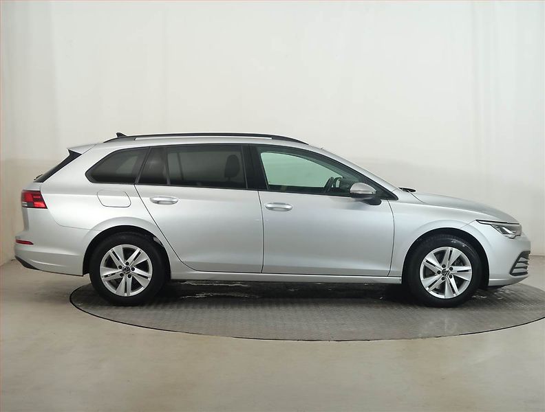 Volkswagen Golf (2021) Life 2.0 TDI, Navi, Tempomat - fotka 6 z 15