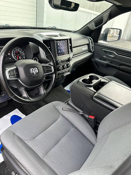 Dodge RAM (2021) 1500 BIG HORN 5.7 V8 HEMI 4x4 - fotka 15 z 31