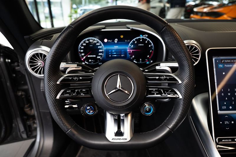 Mercedes-Benz SL 4MATIC+ - fotka 6 z 21