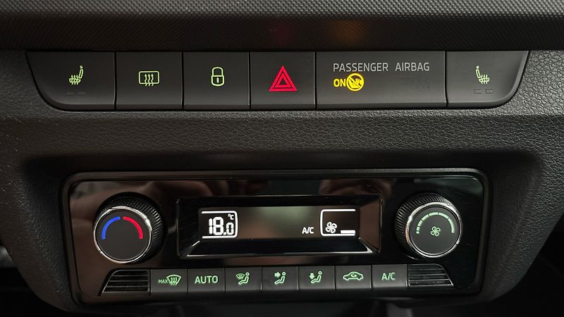 Škoda Fabia 1.0 TSI Ambition Combi - fotka 13 z 24