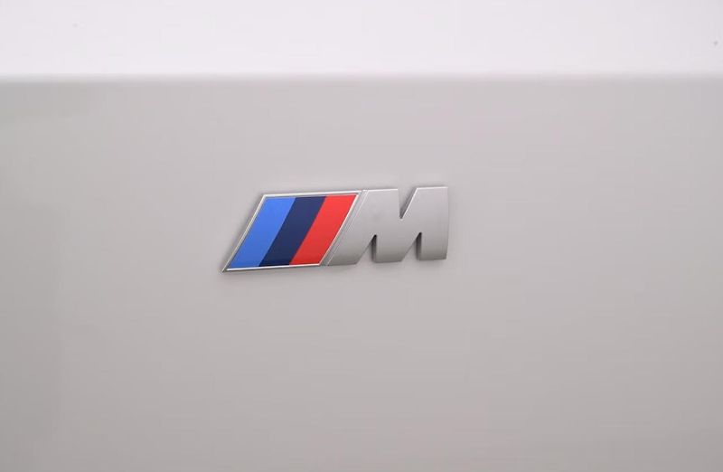 BMW i5 xDrive40 Touring M SoH 96% Taž - fotka 23 z 26
