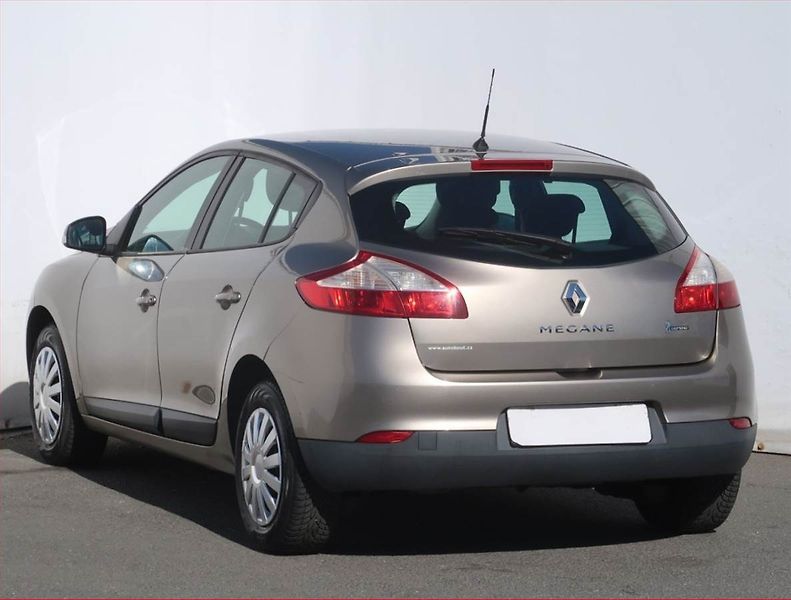 Renault Mégane (2010) 1.6 16V, Tempomat - fotka 4 z 18