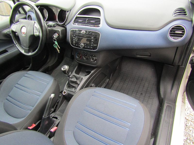 Fiat Punto (2011) 1.4I 57kW CNG - fotka 14 z 34