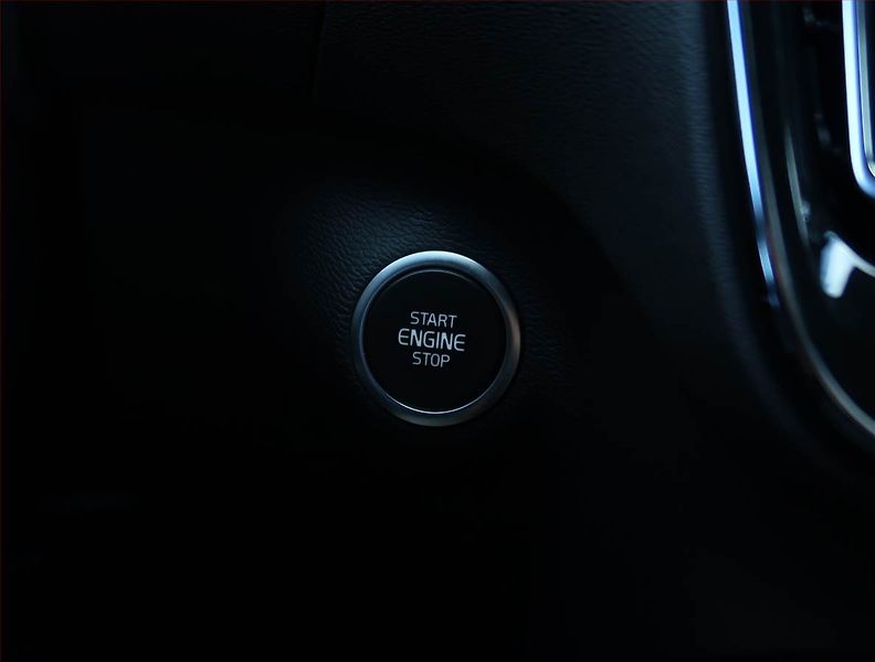 Volvo XC40 (2019) R-Design D4 AWD - fotka 18 z 27